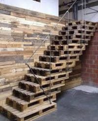 pallet stairs.jpg
